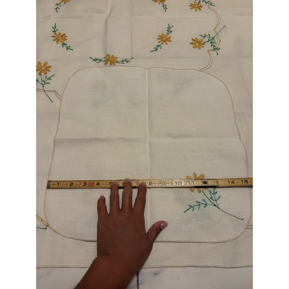 VTG Hand Embroidered Daisy Linen Tablecloth 48x48 + 4 Napkins Cottagecore
